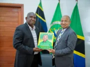 DKT. MWINYI APOKEA KITABU MAALUM CHA PICHA ZA KAMPENI 2025