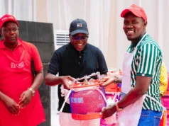 WAZIRI MAVUNDE AKABIDHI MAJIKO YA GESI 1,000 KWA MAMA NA BABA LISHE DODOMA