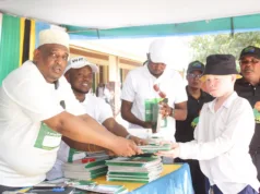 MBUNGE MAKBEL AWANUFAISHA WANAFUNZI KWA MSAADA WA MADAFTARI TANGA