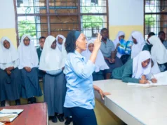 FCC YATOA ELIMU YA KUMLINDA MLAJI KWA WANAFUNZI SHULE YA SEKONDARI MNAZI MMOJA