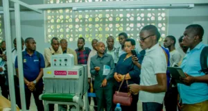 DIT WAWAFIKIA WAZALISHAJI WA VIATU KANDA YA ZIWA , WAJENGEWA UWEZO.