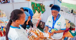 WAJASIRIAMALI WANAWAKE WAIPONGEZA TBS , KWA KUWAPA ELIMU NA KUSHIRIKI MAONESHO YA MIAKA 20 YA TWCC.