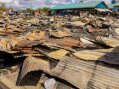 WAZIRI MKUU AKAGUA MADHARA YA MOTO SOKO LA SIMU 2000, AAGIZA HATUA ZA HARAKA KUREJESHA BIASHARA