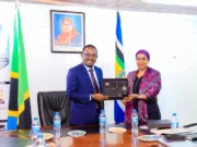 SERIKALI KUDHIBITI WANAOINGIZA BIDHAA DUNI NCHINI KULINDA AFYA ZA WALAJI , KATIBU MKUU WIZARA YA VIWANDA NA BIASHARA AFANYA ZIARA TBS.