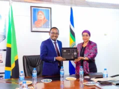 SERIKALI KUDHIBITI WANAOINGIZA BIDHAA DUNI NCHINI KULINDA AFYA ZA WALAJI , KATIBU MKUU WIZARA YA VIWANDA NA BIASHARA AFANYA ZIARA TBS.