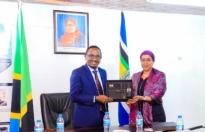 SERIKALI KUDHIBITI WANAOINGIZA BIDHAA DUNI NCHINI KULINDA AFYA ZA WALAJI , KATIBU MKUU WIZARA YA VIWANDA NA BIASHARA AFANYA ZIARA TBS.