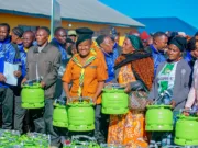 REA YASHIRIKI MBIO ZA MWENGE WANGING’OMBE, YASAMBAZA MITUNGI YA GESI KWA BEI YA RUZUKU