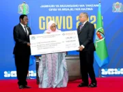 EWURA YAKABIDHI GAWIO LA BILIONI 10.6 KWA RAIS SAMIA