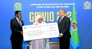 EWURA YAKABIDHI GAWIO LA BILIONI 10.6 KWA RAIS SAMIA