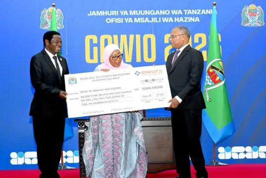 EWURA YAKABIDHI GAWIO LA BILIONI 10.6 KWA RAIS SAMIA