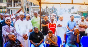WAFANYABIASHARA WA MADUKA YA SIMU KARIAKOO WAPATA FURSA YA KUELEZA CHANGAMOTO ZAO KWA TRA