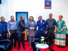WAZIRI KAPINGA NA VIONGOZI WA WILAYA YA MBINGA, WAKUTANA NA WAZIRI WA MADINI MHE. ANTHONY MAVUNDE DODOMA.