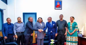 WAZIRI KAPINGA NA VIONGOZI WA WILAYA YA MBINGA, WAKUTANA NA WAZIRI WA MADINI MHE. ANTHONY MAVUNDE DODOMA.