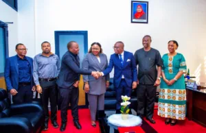 WAZIRI KAPINGA NA VIONGOZI WA WILAYA YA MBINGA, WAKUTANA NA WAZIRI WA MADINI MHE. ANTHONY MAVUNDE DODOMA.