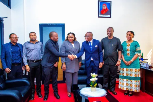 WAZIRI KAPINGA NA VIONGOZI WA WILAYA YA MBINGA, WAKUTANA NA WAZIRI WA MADINI MHE. ANTHONY MAVUNDE DODOMA.