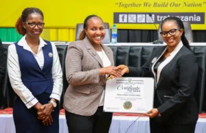 REA YATUNUKIWA CHETI CHA MLIPAKODI BORA KWA TAASISI ZA UMMA