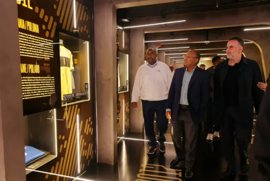 RAIS DKT. MWINYI ATEMBELEA MAKUMBUSHO YA HISTORIA YA SOKA NA VIVUTIO VYA MADRID, UHISPANIA