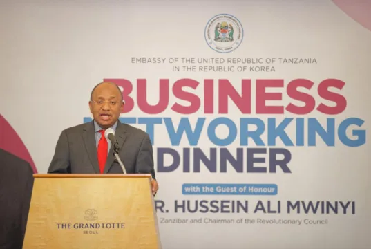 RAIS DKT. MWINYI AWAKARIBISHA WAWEKEZAJI WA KOREA KUSINI KUWEKEZA ZANZIBAR RAIS DKT, MWINYI, WAWEKEZAJI